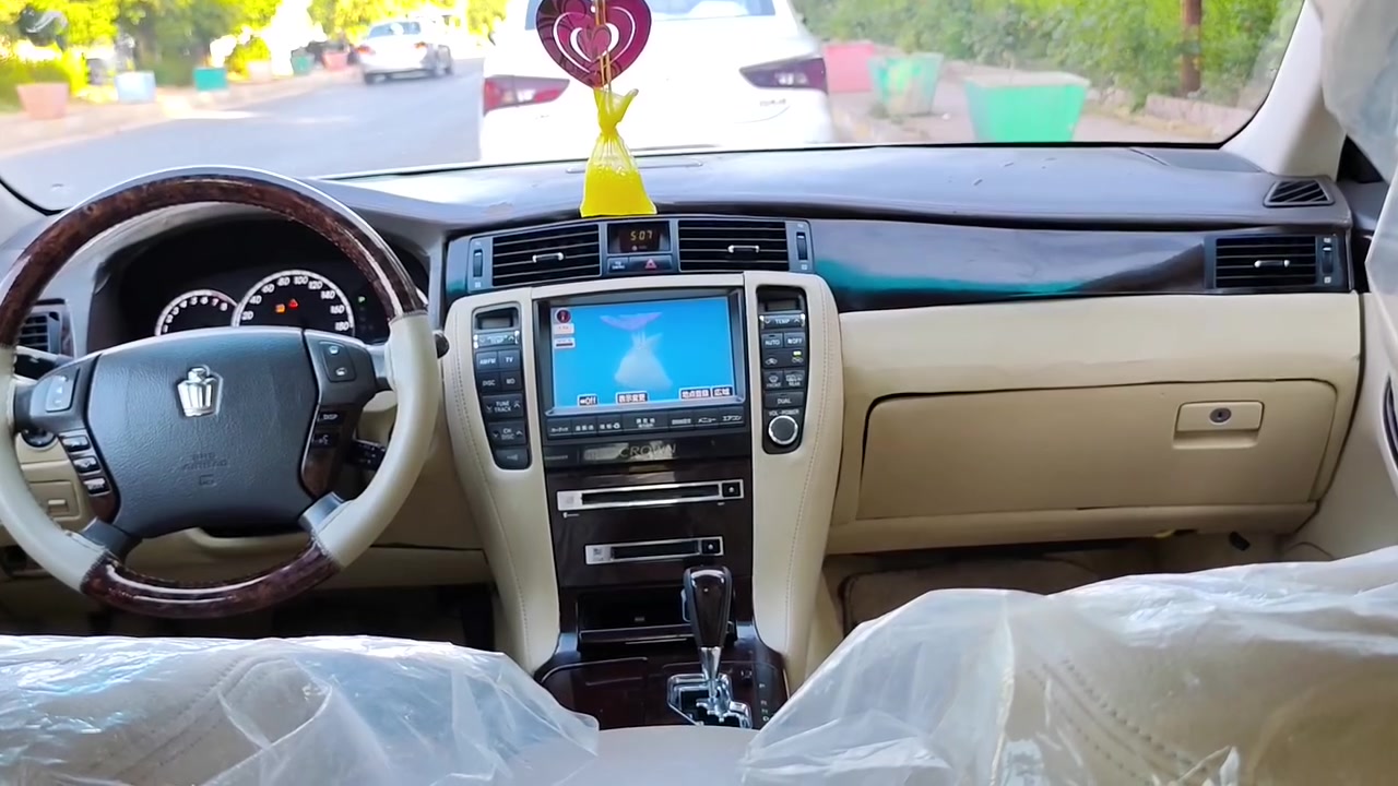 2007 سڵایت ساغ
مەکینە و گێر گەورە 
کۆد کراو 
بۆیاخ پەڵەیەکی چەملغی دواوەی هەیە 
جگە لەوە بۆیاخی نییە 
3دوگمە ساج مەلەکی 
مشتەریت تێل بکە لەخزمەتام جوابی نامە نادەمەوە 
***********
***********
