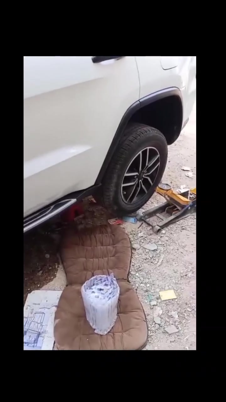 #فيتر #كهربائي #سيارات #جوال #بغداد متوفر  (24)ساعه 🚗🔧 فيتر سيارات متنقل بخبرة عالية!
نجيك لأي مكان ونقدم كل خدمات الصيانة: تبديل فيت بم، فحص كهرباء، برمجة، وصيانة الأعطال الطارئة.
🕒 خدمة سريعة – 💸 أسعار مناسبة – ✔️ شغل مضمون.
اتصل بينا ونكون يمك فوراً!"  بغداد فقط ***********
