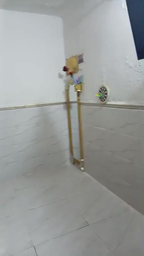 بسم الله الرحمن الرحيم 
السلام عليكم ورحمة الله وبركاتة، بيت للبيع حي السكن قرب ابو ايمان الحداد مساحة البيت 50 متر مشتمل سعر 20 مليون وبي مجال الاستفسار اتصال على هذا الرقم 
الحجي ابو فاطمه: ***********
