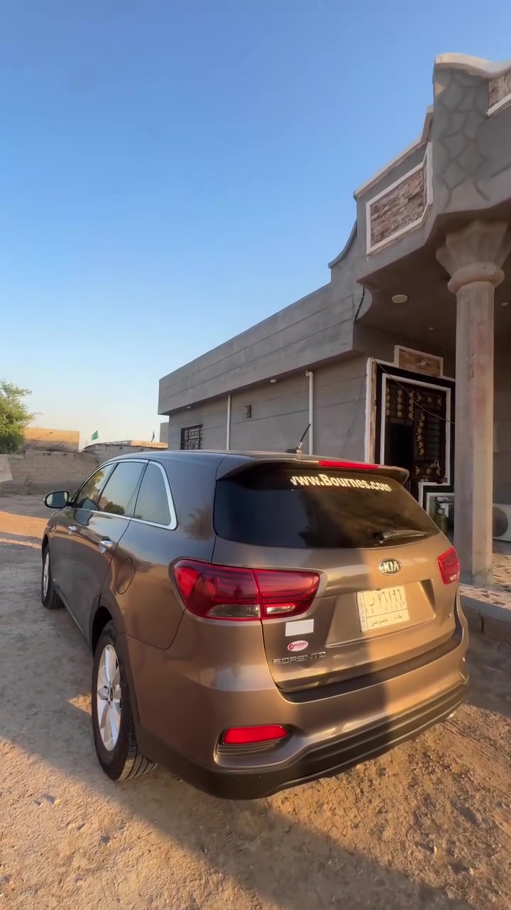 سلام عليكم 
عندي سورنتو موديل 19 للبيع سيارة مال جناي 6 سلندر سبعه راكب لون جوزي 
ماشيه ١٢٤ k 
وارد أمريكي بنيد وجاملغ
سعر ١٦٦ وبيه مجال كلش قليل 
تخم تاير جديد صارله شهرين 
ستفسار 
***********
