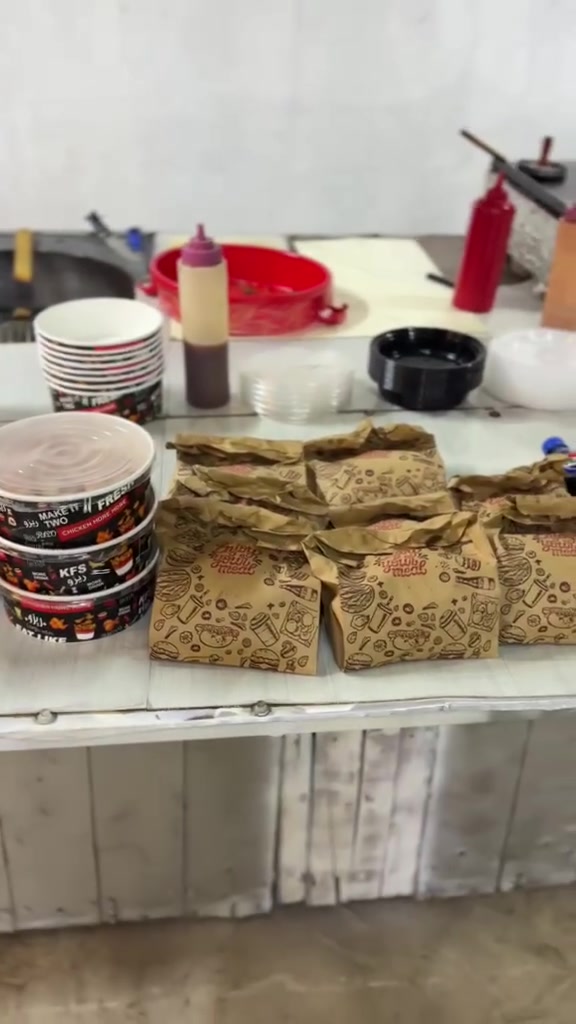 📢📢 ​ليش تحتار بالعشاء وجوع تالي الليل طلبك
يجهز بظرف دقائق؟ 🍟🥤
الآن في #شوايةأبولميس شتريد موجود 
طعم خيالي + سرعة التوصيل في جميع مناطق العلم🚗
🔴 أجنحه _تكه 
على تمن +مقبلات 
🔴     ريزو _زنكر _بركر _فنكر 

• معلومات التواصل والموقع
العنوان: سمرة
للحجز والاستفسار: ***********
