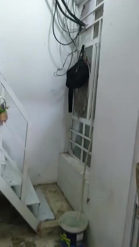 سلام عليكم بيت للبيع مساحته ٧٠ متر بصفحه ام الكبر بصف الفرع الاطفاء بيت نضيف وفرع هادئ ونعمه من الله للتفاصيل موجوده في الفيديو وللاتصال ع الرقم  ***********
