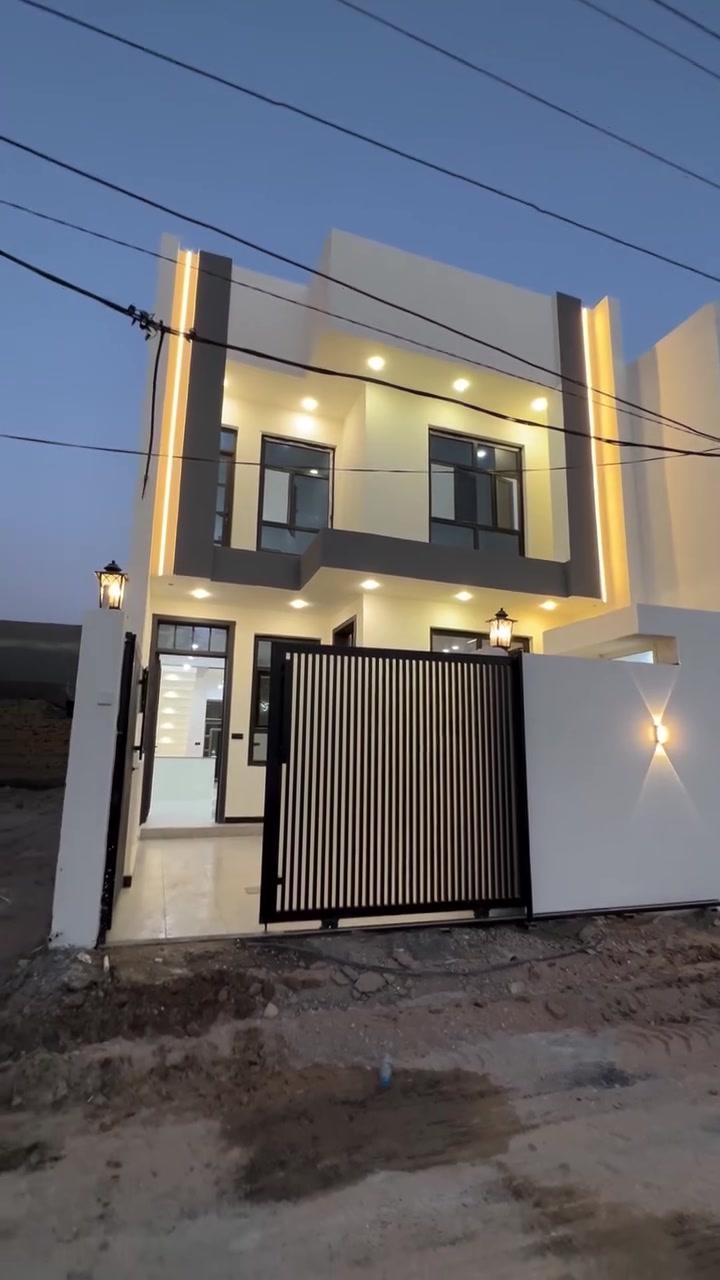 🏠 دار للبيــــــــــع 
فـٓــــي زويـــــــر الغربـــــــي
 (بناء حديث غير مسكون سابقاً)

___________________
المساحــــــة // 140م #طابـــــو #زراعـــــي #سنـــــد25 
الواجهـــــــــة // 7م
النــــــــــــــزال // 20م
___________________

🏗️🧱#الطابــــــــــــــق #الأرضـــــــــــــي
غرفـــــــــــة وصالـــــــــــة وهـــــــــــول ومطبــــــــخ ومجـمـــــــــع صحيــــــــات ...

🏗️🧱#الطابــــــــــــــق #الثانــــــــــــــــي
غرفتيــــــــــن وهــــــــــول ومجمـــــــــع صحيـــــــــات  ...
_____________________
________________💲
السعــــــــــر 180 مليــــــــون ممگـــــــن تفـــــــاوض
________________💲
_____________________

#مكتـــــــــب
           🏗️🧱أمــــــــلاك بابــــــــل للعقـــــــار🧱🏗️
#الكائــــــــــن
   شارع_الكرامة_قرب_الضريبة_مقابل_التخطيط_العمراني
         ***********📞☎️📞***********
                           ‏‪***********‬‏
_____________________________________________

