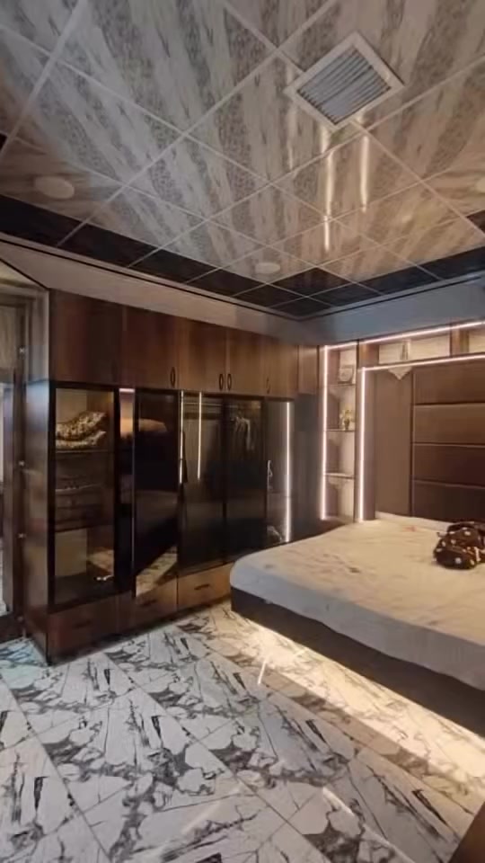 🏡✨ بيت للبيع – حي الشيماء / جمعية رجال الأعمال ✨🏡

📍 الموقع: أول فرع في بداية جمعية رجال الأعمال، موقع هادئ ومميز وسهل الوصول.

📐 المساحة: 100 م²
📏 الواجهة: 5 متر

🏠 البيت طابقين بتوزيع عملي ومريح:

🔹 الطابق الأول:
🛏️ غرفة نوم
🛋️ هول
🪑 استقبال
🍽️ مطبخ حار وبارد
🚗 كراج
🚻 صحيات داخلية وخارجية

🔹 الطابق الثاني:
🛏️ غرفتا نوم
🌅 بلكونة
🚻 صحيات
🏡 سطح عالي وناصي

⭐ مميزات العقار:
✅ يباع مع كامل الأثاث.
✅ تصميم عملي مناسب للعائلة.
✅ موقع ممتاز داخل حي الشيماء.
✅ فرصة جاهزة للسكن مباشرة دون الحاجة إلى تأثيث.

📞 للاستفسار والمعاينة:
***********
***********

📢 قناة التلكرام لمعرفة أحدث العروض والأسعار:
https://t.me/+CvAR_-mqjcM2N2M6

#عقارات_الموصل_للبيع 
#عقارات_للبيع_موصل 
#بيع_و_شراء_عقارات_عقار 
#عقارات_الموصل 
#حي_الشيماء_حي_سومر
