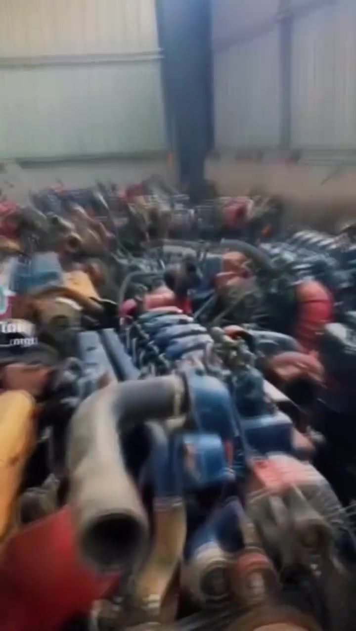 الحمد لله تم وصول محركات اشتاير ١٢ولف ومحركات كمنز وكافه قطع الغيار اصلي . علي الركابي بغداد ‏‪***********‬‏
