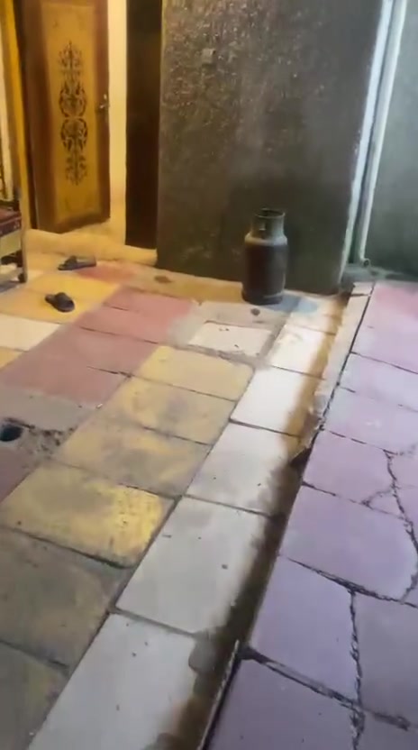 السلام عليكم بيت للبيع مساحة 200 متر قاطين كما موضح بالفيديو في البلديات 9 نيسان(دور العمال) شارع عريض شارع مقابيل المستوصف منطقة كلش حلوه الإتصال على رقم ***********
إخوان مكلف بالنشر الإتصال على رقم 👆
