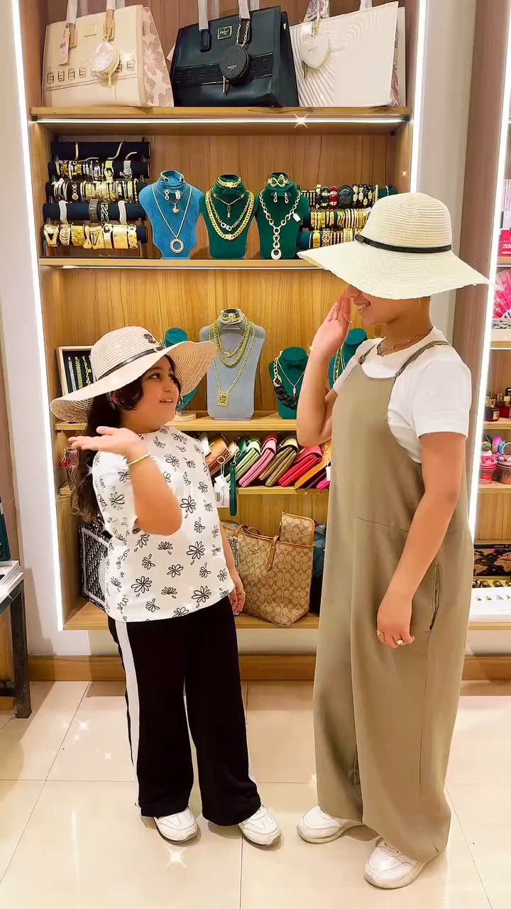 📌كل كوليكشن البحر موجود ⛱️
نظارات وشمسيات وشابوهات  واعقاد وحلقان مستنينكم 🙈🏝️


**إذا كنت صاحب هذا الإعلان وتريد حذفه لأي سبب، رجاءا أرسل رسالة إلى الدعم الفني**