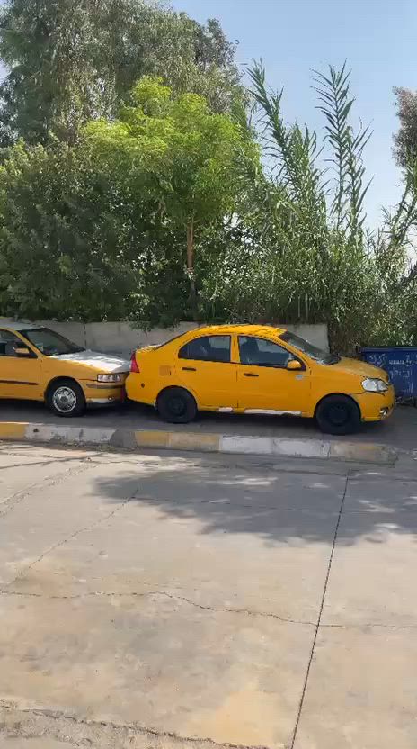 سلام عليكم دار للبيع مساحه 200متر ٣غرف نوم مطبخ وصاله وحديقه وكراج موقعه علئ شارع 20 مقابل حديقه اسرئ مفقودين قرب دائرة الكهربا 
للاستفسار الاتصال ع الرقم ***********
