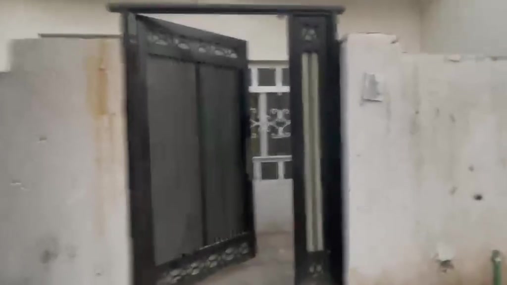 بيت للبيع مساحة 150 متر سند 25 
طابقين عمود 12 مقابل حي العباس شارع السيده نرجس قرب مدارس المحمديه 
السعر 95 مع مجال

***********
