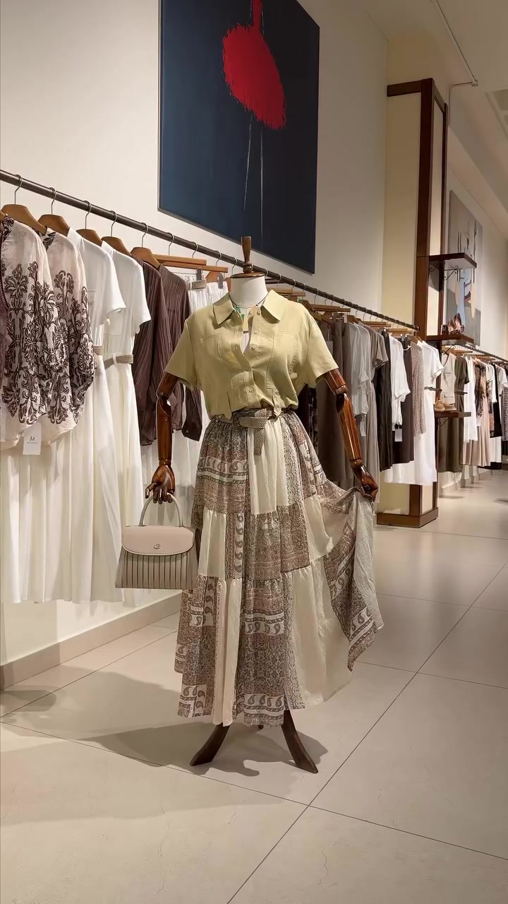 ⁨ Eleganza Mia
Summer Collection 2026 ☀️
📍 المنصور، شارع الأميرات
تصفحوا الستوري لكل ما هو جديد ✨
للحجز: عبر الرسائل (Direct) 💌
📞 *********** - ***********⁩
