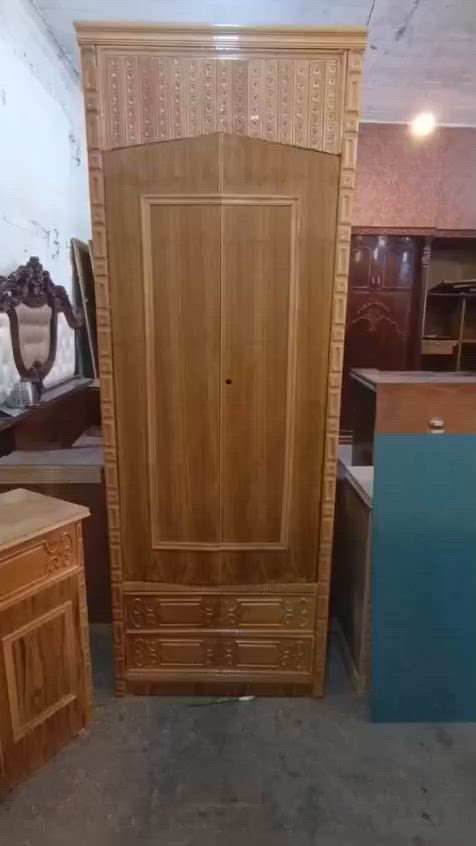 السلام عليكم غرفة جديده للبيع بعدمامستعمله موجوده يم النجارالسعر1200 هذه الرقم ***********
