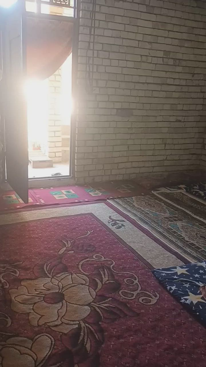 السلام عليكم بيت 100 متر طابقين في السلاميات بديه السلاميات بلميات بي نقص الارضيات وبياض استقبال الطابق الثاني وسيراميك مطبخ الطابق الثاني فقط *********** بي واتساب
