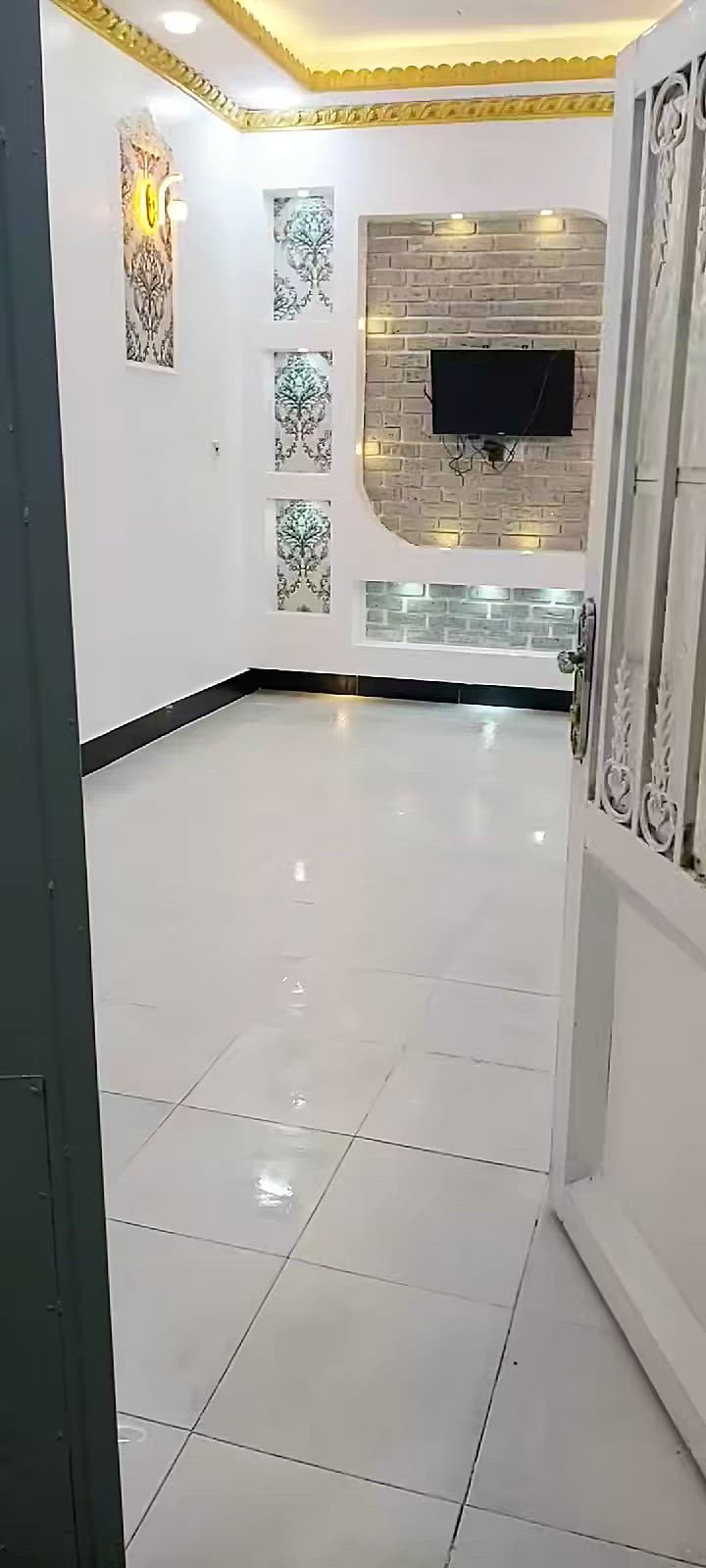 السلام عليكم ..
بيت للبيع المساحة 100 م 

الموقع حي التحدي الاول قرب المدرسة الصينية رقم العقار 889 

اساس كونكريت بناء طابوق سقف كونكريت ، 

يتكون من استقبال و مطبخ وصالة و غرفة نوم ، وحمام داخلي ، صحيات خارجية. 

ارضية بورسلين ، سقوف جبس بورد . باقي التفاصيل كما موضح بالمنشور . 

السعر المطلوب 59 مع مجال بسيط .

للاستفسار ، اتصل على الرقم 

***********
