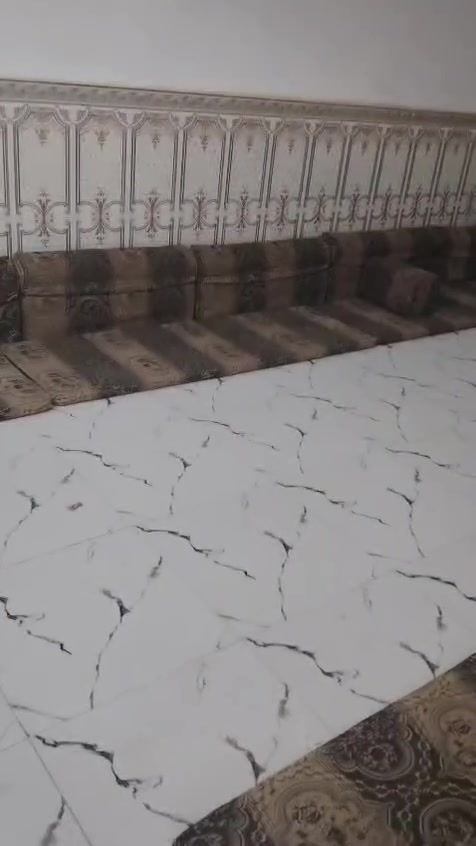 بيت للبيع في نزلة لواء حنين شارع البوكشي قرب الحسينيه الصفره
بيت اساس بتلو و بناء بلوك كنر و السقف عگاده 

و ارضيه بورسلين ، صحيات داخليه و خارجيه 

غرفتين و مطبخ و استقبال المساحه 240متر 

للاستفسار 

***********
