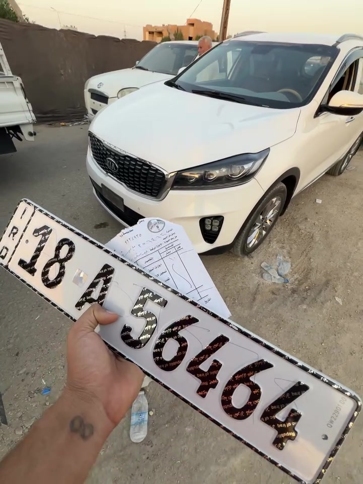 سلام عليكم سورنتو ٢٠١٩ خليجي بيه بنيد مصبوغ نصه حادث سطحي بدون دواخل  نهائيا حته دعاميه مالته نفسه وشباك كذالك. رقم بابل باسمي ماشيه ١٨٧ الف كير مكينه تبريد كفاله عامه ممفتوح بيهن برغي  جنطه مابيه بارد هاي شخطين صغار بل سونار كتب بارد تايرات نضاف داخل مالته جديد سنويه جديده كامله من كل نواحي سعر ٢٢٥ وبيه مجال مكانه بابل مركز مدينه رقمي *********** رجائا اقره تفاصيل واتصل
