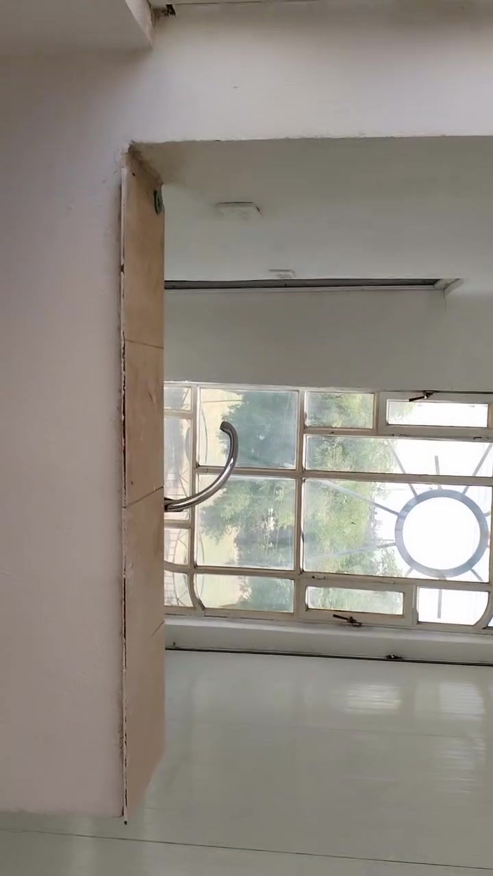 شقتين   للايجار نضيفه جاهزه للسكن . واحده 3  غرف وملحقتها.    والثانيه 2 نوم. وملحقاتها. العنوان المحانيه مهندسين الري مقابل الخط السريع حي العامل خلف مسبح الرافدين.  ***********

