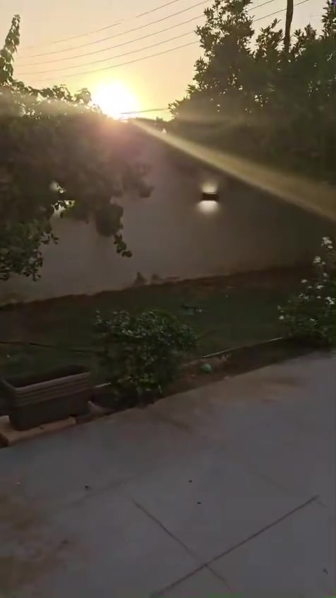 دار للبيع في حي الجهاد الضباط
🏡مساحة البيت 181م 
📌الواجهه 7 وربع والنزال 25
📌عرض شارع 30 
📌ارتفاع السقف 3 
📌سنة البناء  2021 تشطيب ممتاز 
📌يتكون من طابقين 
📌الاول يحتوي كراج + حديقه داخليه + حديقه خارجية + مطبخ + صالة استقبال + هول + غرفة نوم + حمام + مناور عدد ٢ ...
 📌الطابق الثاني يحتوي على هول حولي + حمام + غرفة نوم + غرفة نوم كبيره وبلكونه كبيره ... 
الشبابيك والابواب المنيوم عازل للصوت والاتربة باب الصالة قاصه

للتواصل أو لمعلومات اكثر الاتصال على الرقم ***********
