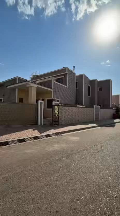🏠دار بناء حديث فول 
   موقع مميز للبيع
~~~~~~~~~~~
البيت فول فول✔️
نظام دكت سقف مغربي✔️
دبل جام المنيوم✔️
~~~~~~~~~~~
طابو ملك صرف✏️📋
~~~~~~~~~~~
📐المساحه:400م ركن 
📐الواجهة :-20م ركن 

~~~~~~~~~~~
📍الموقع : طريق بغداد مجمع القضاة 

~~~~~~~~~~~
💸السعر :علق تم يوصل السعر
~~~~~~~~~~~
يحتوي الطابق الاول على:-
 غرفتين نوم + استقبال + هول + مطبخ حار بارد + الترك + كراج + حديقة 
~~~~~~~~~~~
يحتوي الطابق الثاني على:-
هول +صحيات + 
غرفتين نوم:
~~~~~~~~~~~
~~~~~~~~~~~
للاستفسار اكثر الاتصال على
***********📱
~~~~~~~~~~~
نستقبل جميع العروض 
🏠السكنيه  🏛️التجاريه
مكتب عدن بدايه سايدين عدن مقابل مجمع جوهره
