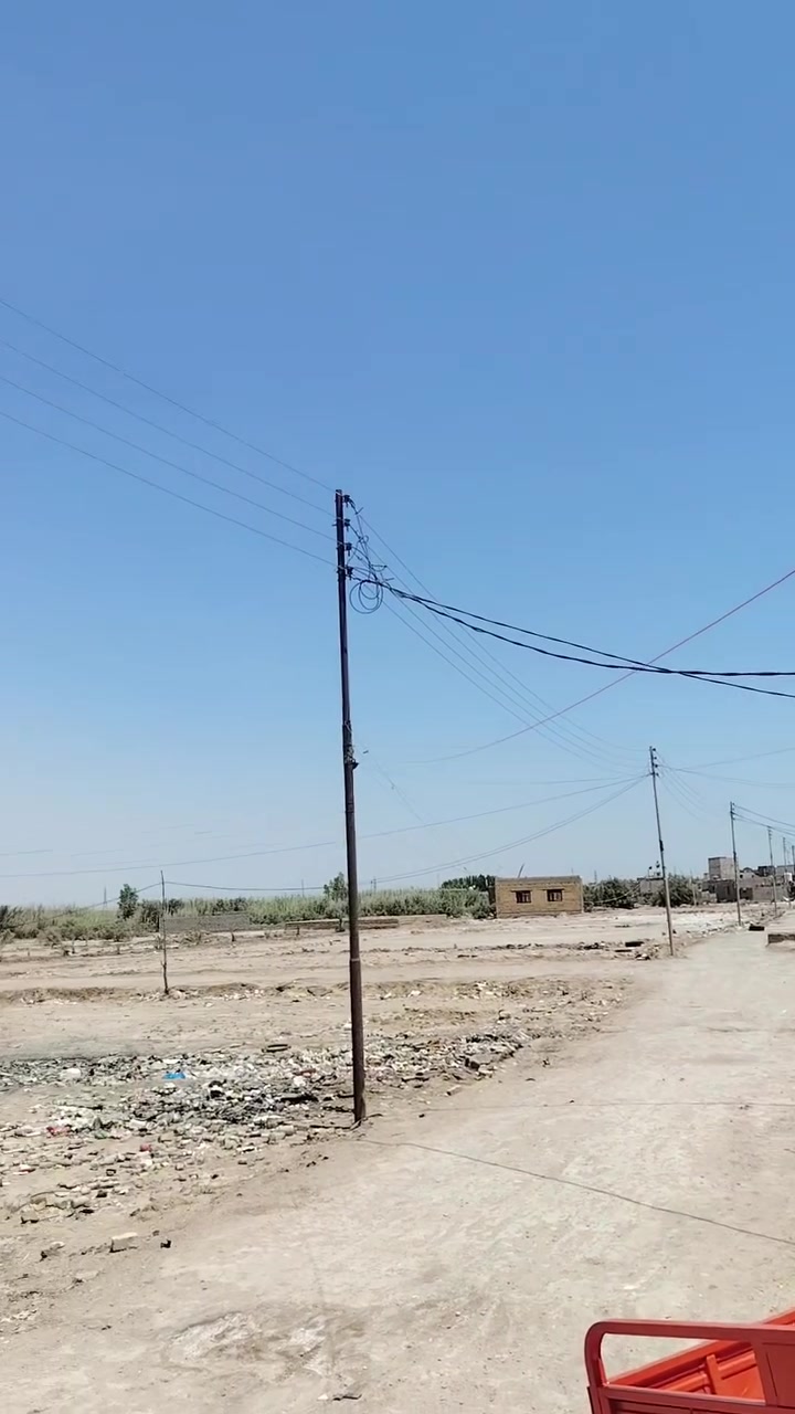 السلام عليكم بيت زراعي 110 مساحه جميع الخدمات متوفره العنوان زيناويه ناحيه اور منطقى حي الحسين يحتوي على غرفه ومطبخ وصاله والطابق الثاني غرفتين وصاله السعر ٢٧ وبي مجال الشراي مستعجل على بيعته ***********
