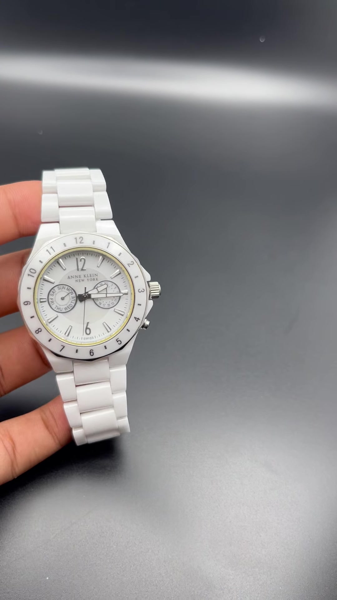 آن كلاين نيو يورك …. Anne Klein New York
الصناعه : سويسري اصلي 
الحركه : كوارتز 
المواصفات :
ساعه جديد لوك تقريبا سيراميك بالكامل 
ماركه مميزه وعريقه سناتر 
القطر : 38m 
السعر : 115 $ ….. توصيل مجاني 
التواصل :
خاص ( ماسنجر ) 
او …. إتصال مع واتساب  ***********

#البصراوي
#للساعات
#اختيارك 
#الامثل
