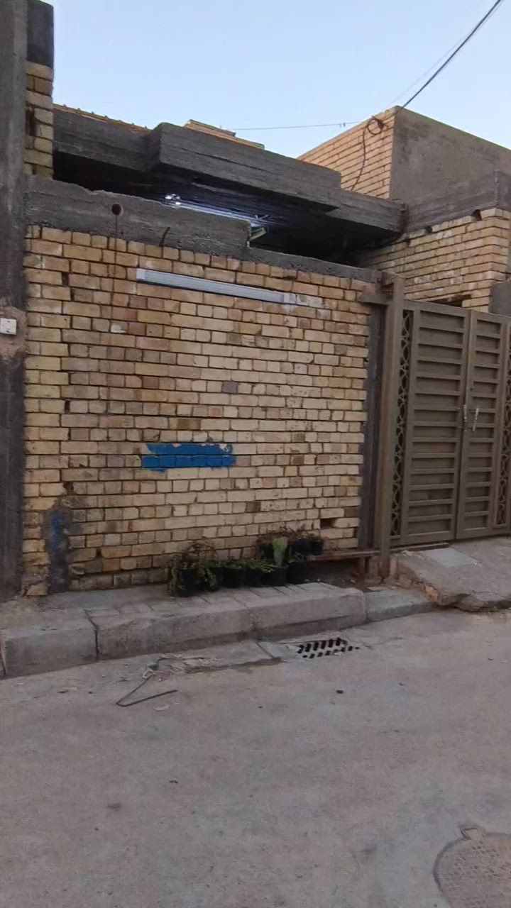 بيت للبيع مساحه 100م الكفاءات زراعي  بناء حديث طابق واحد وبيتونه بدون استاره
رفت عالي خدمات كاملة
السعر 68 
*********** الإتصال
