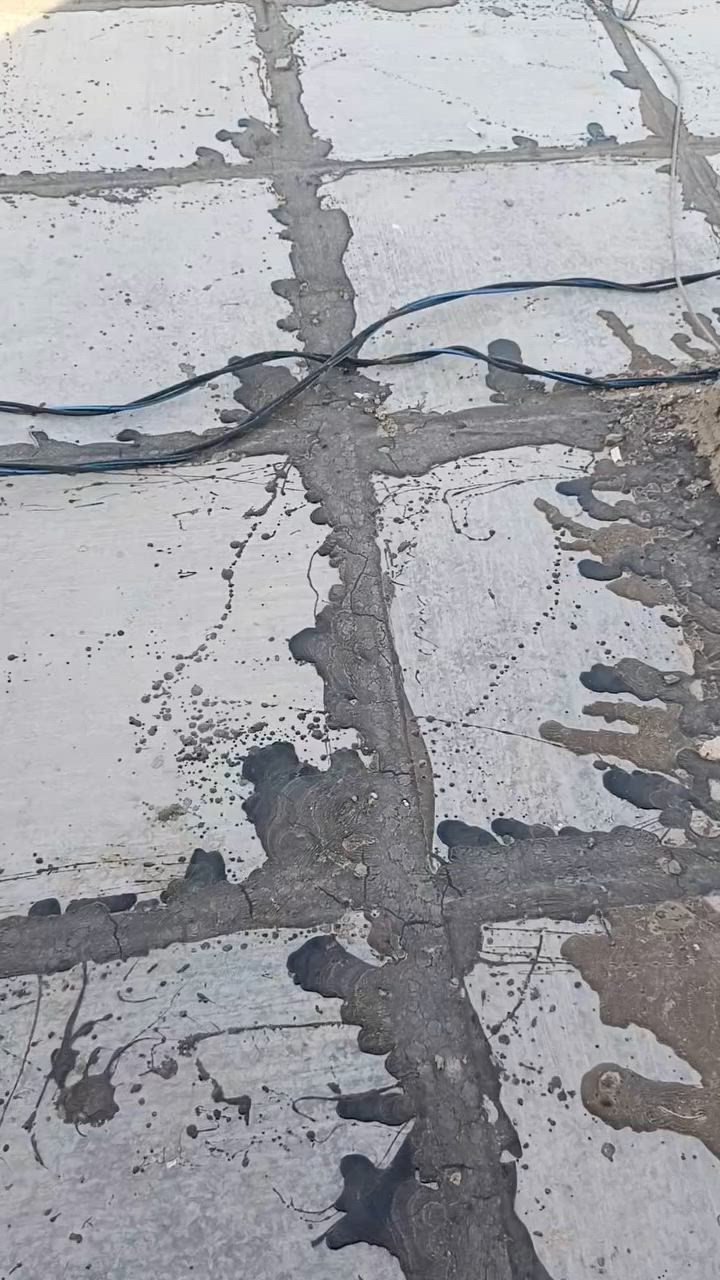 بيت لبيع على طريق السنيه مساحته 310جهت الزوار ماء كهرباء تبليط السعروبيهامجال ***********
