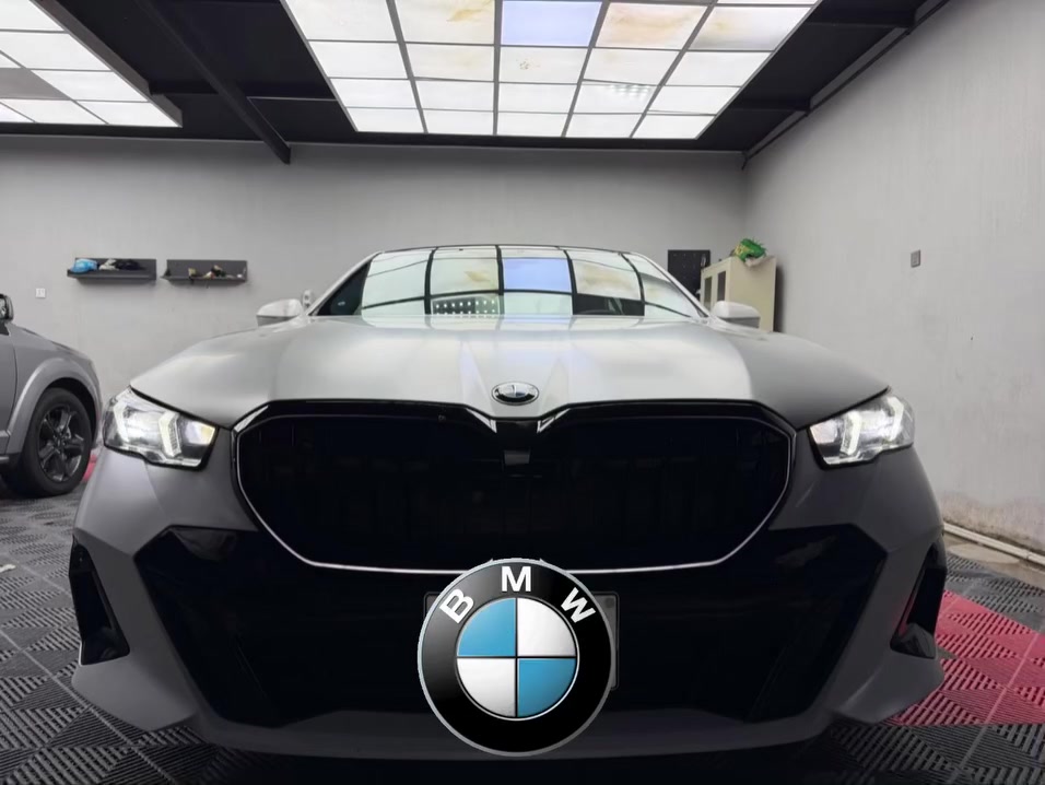سلام عليكم  bmw 530i موديل ٢٠٢٤ ماشي ٤٥ الف مايل مواصفات لكجري محول ام بكج بدبي كله غراض وكاله بي ام دعاميتين سعرهن ١٥٠٠ دولار ويل وتاير اصلي شركة بل كارتون مكلفني ٥٥٠٠ دولار سيارة مال بيت مغلفها ppf مات ظمان ١٠ سنوات سياره بدون اي نقص بدون حادث داخله كلين للعراق بيها قطعه كلير امريكا بدون حادث وا ايرباك مكاني كركوك 
للاستفسار :***********
