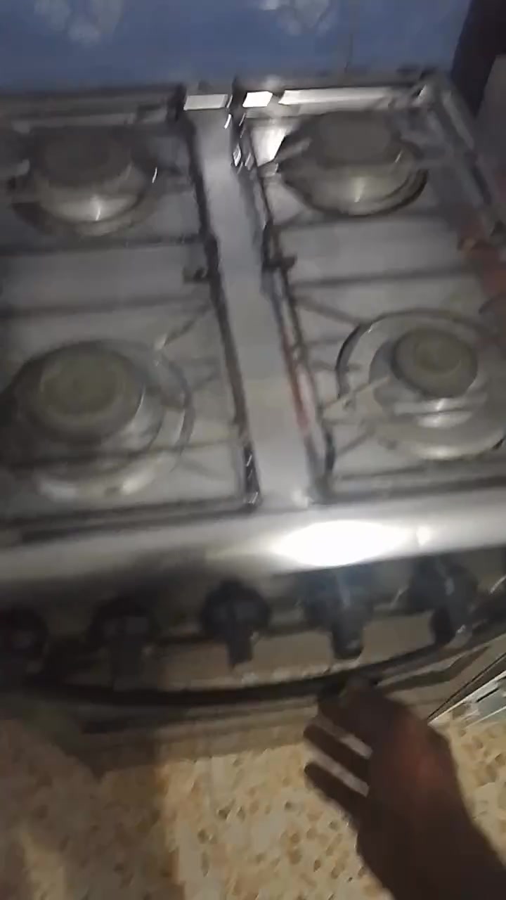 سلام عليكم طباخ للبيع كله شغال ***********
