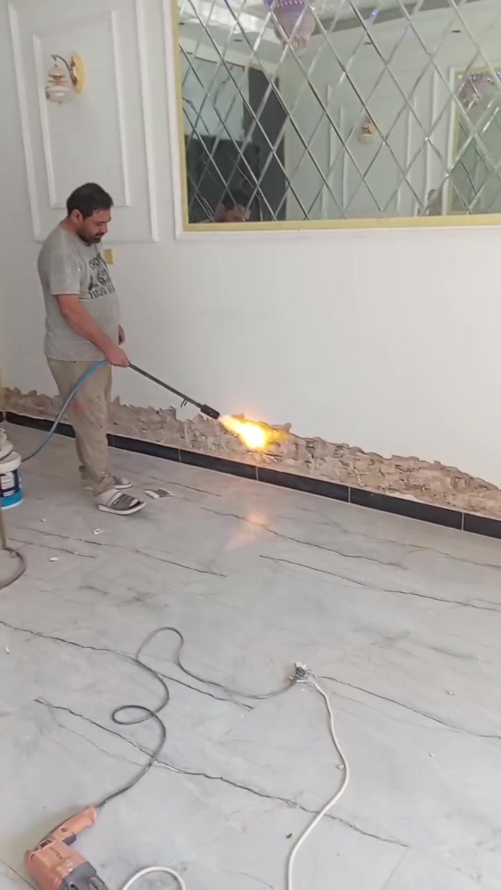 إسلام عليكم صباغ وطلاس متفرغ حالين شغل نضيف ومرتب واسعار مناسبه مكاني بغداد *********** واتساب *********** مكاني
