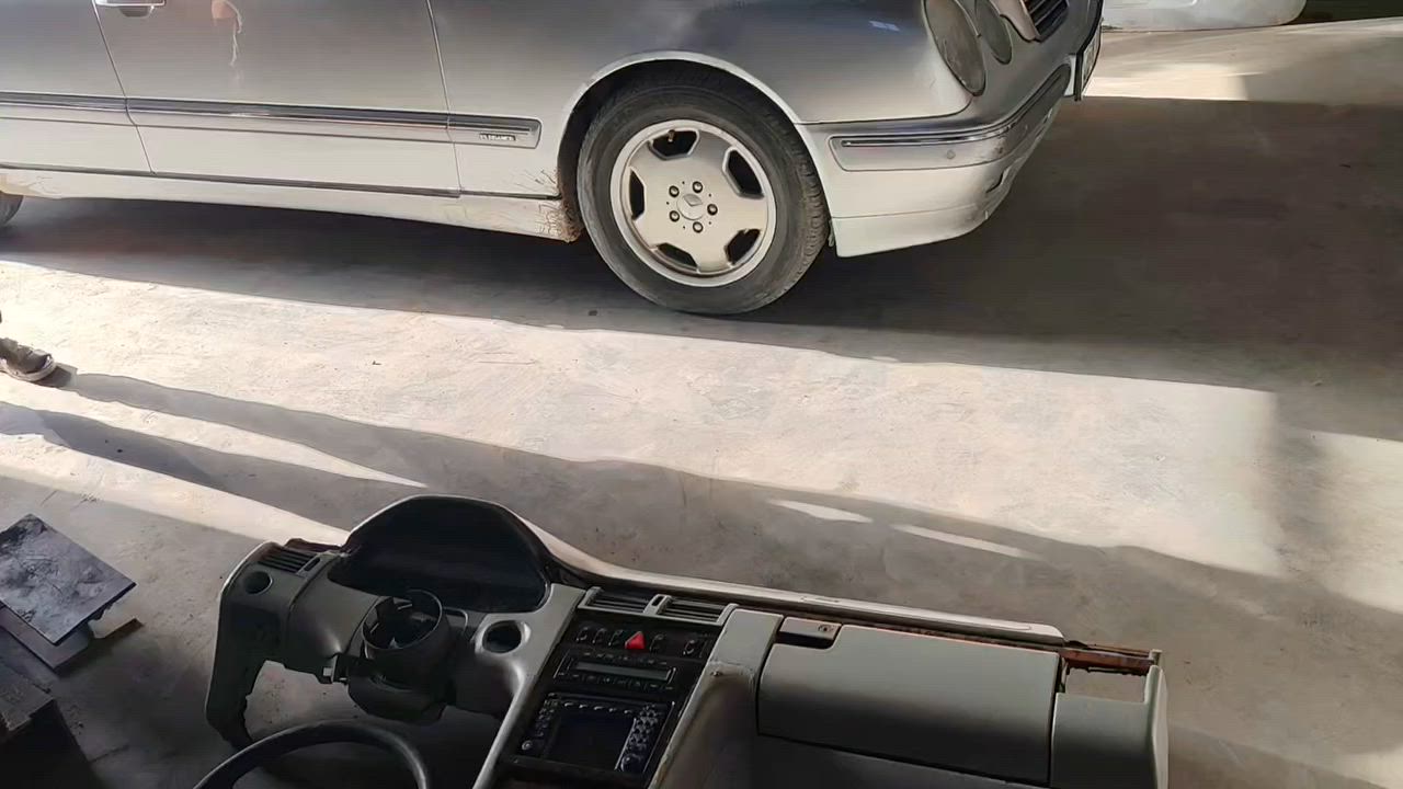 السلام عليكم غرفه مارسيدس ام عيون 210 موديل 2000 عنوان سعر 500 $ ديالى ***********
***********
