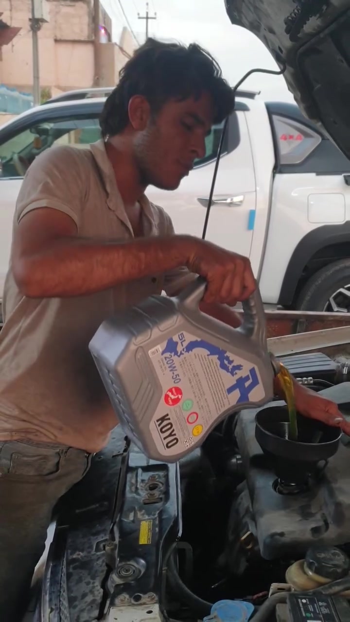 تبديل دهن كافه انواع السيارات باسعار جمله مناسبه والخدمات زيوت درجه اولى وضمان حقيقي مع الدهن واضافه الهديه  ورقا كاعيه مي ماسحات مداليه عطر سياره ماي راديتر كل هاي العروض مجاني وسعر جمله العنوان القادسيه الثانيه قرب مصور كوداك اقرب نقطه داله قرب جسر الحصر والرمل وهذا رقم تليفوني ***********

