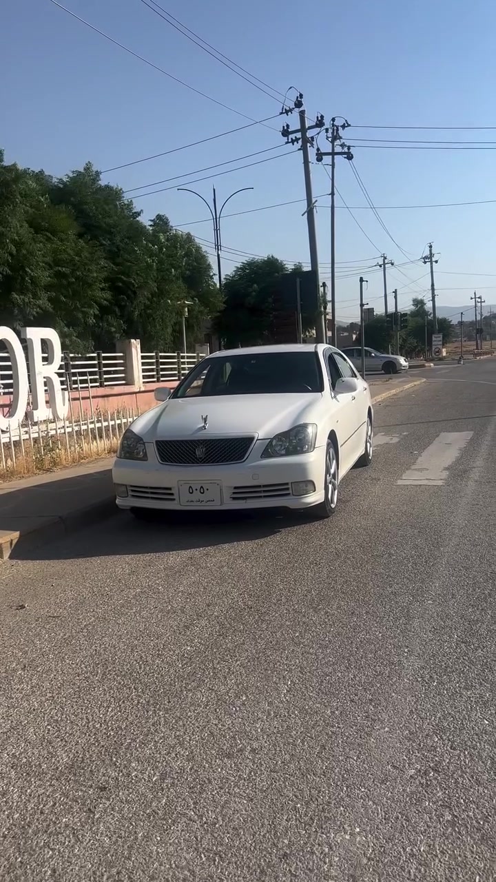 شاهینەی بڕاوە ١٨٢ گەورە بە گەورە سپۆرت
کامل مەسرەف کراوە 
گێرو مەکیمە بەشەرت
 ماشااللە لە قوەتی خۆی بێزارە 
بێ تەقەورەقە زۆر تندوتۆڵە
سێ دوکمەیە بەس سلایدو پەردە نیە 
کوشن جلد 
کوشن خەزن 
کامێرا
سەیارەکە تا بلێی جایزە 
کۆدی نیە ئەتوانی بیکەیتە ناو خۆتەوە 
نرخی ٥٠ گەلاو مەجالێکی برایانە
***********
