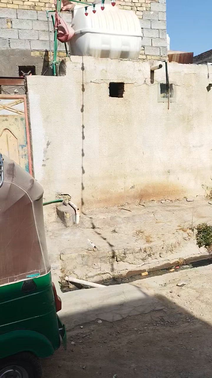 سلام عليكم بيت لبيع قريب على لمحكمه هاذه رقمي ***********
