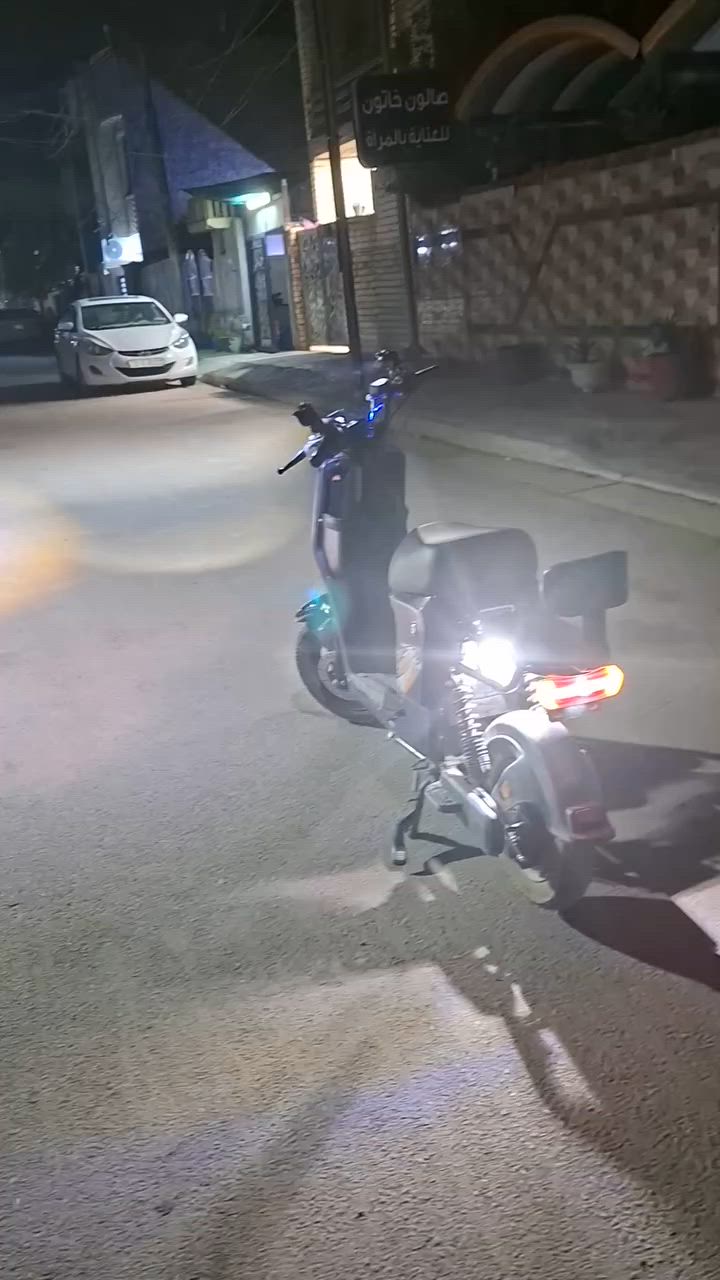 السلام عليكم دراجه R10 لون اسود لماع الدراجه جديده بعدها بالجيس ماشي 2300 كم تحتوي ع ثلاث سرع الدراجه  ما بيها اي نقص اوراقها  موجوده و و باترياتها جدد شغالات و بيهن ضمان ثلاث اشهر عنواني بغداد للتواصل ع رقم ***********
