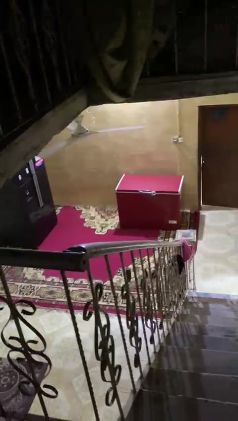 بيت البيع في ديالى بعقوبه البيع مساحته 600 البناء 260 وحديقه سعر 55 مليون
تگليلي شنو تفاصيل الدار بالضبط: شكد عدد الغرف والصالات والمطبخ والحمامات؟: 
غرفتين وهول واستقبال وحمام توليت دخليات ومطبخ 
وين موقع الدار بعقوبة بشكل أدق؟ أي حي/منطقة وقريب من شنو معلم أو شارع معروف؟: 
مرور ديالى 
البيت طابق واحد لو طابقين؟ وشنو عمر البناء وحالته العامة: جاهز للسكن لو يحتاج تصليح؟: 
طابق واحد
الطابو شنو نوعه؟ وهل الملكية صرفة ومكتملة لو بيها ملاحظات؟: 
 زراعي صابون صرف  سند 25 
السعر 55 مليون نهائي لو قابل للتفاوض؟ وإذا تريد، شنو أفضل طريقة للتواصل وياك؟: 
رقم الهاتف بيه قليل تفوض  ***********