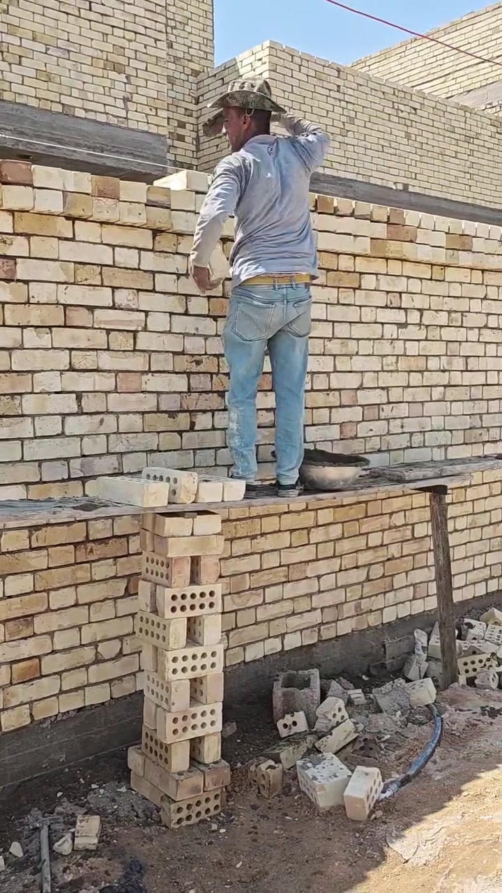 كادر أبو سمير المصري 🧱📐
الدقة، الترتيب، والسرعة في التنفيذ.
نبني بيوتكم بأحدث التصاميم وبأيدي مصرية خبيرة.
📍 بغداد - كادر مستعد لكافة أعمال البناء والترميم.
تواصل معنا وتدلل 📥***********
