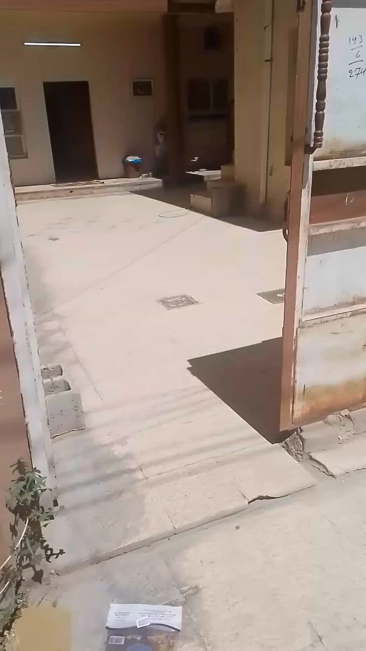 مشتمل ارضي طريق بغداد قرب راشي العرائس يحتوي على غرفة نوم واستقبال وهول ومطبخ ومجمع صحيات يصلاح للمكاتب والمحامات والشركات والطلاب ايجارة 250 قفل للاستفسار ***********
