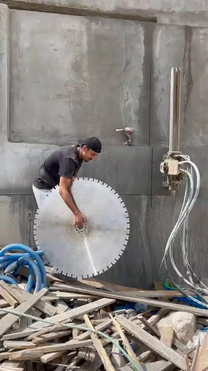 قص الجدران الكونكريتيه
***********
