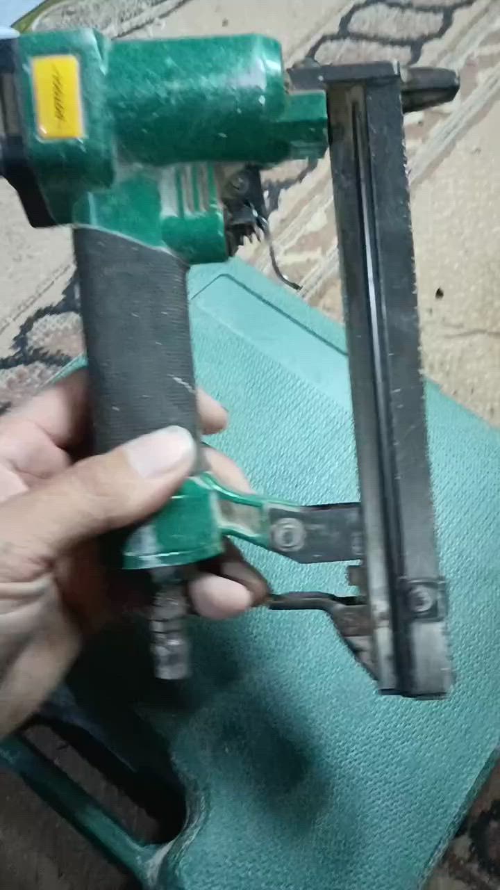غراض نجاره للبيع 
مستخدم شي قليل شهر اكثر اقل ما اعرف كملت شغلي بيهن وهسه ما احتاجهن اريد ابيعهن كلهن جدد  ليريدهن يخابرني ما متواجد عل فيس ***********
