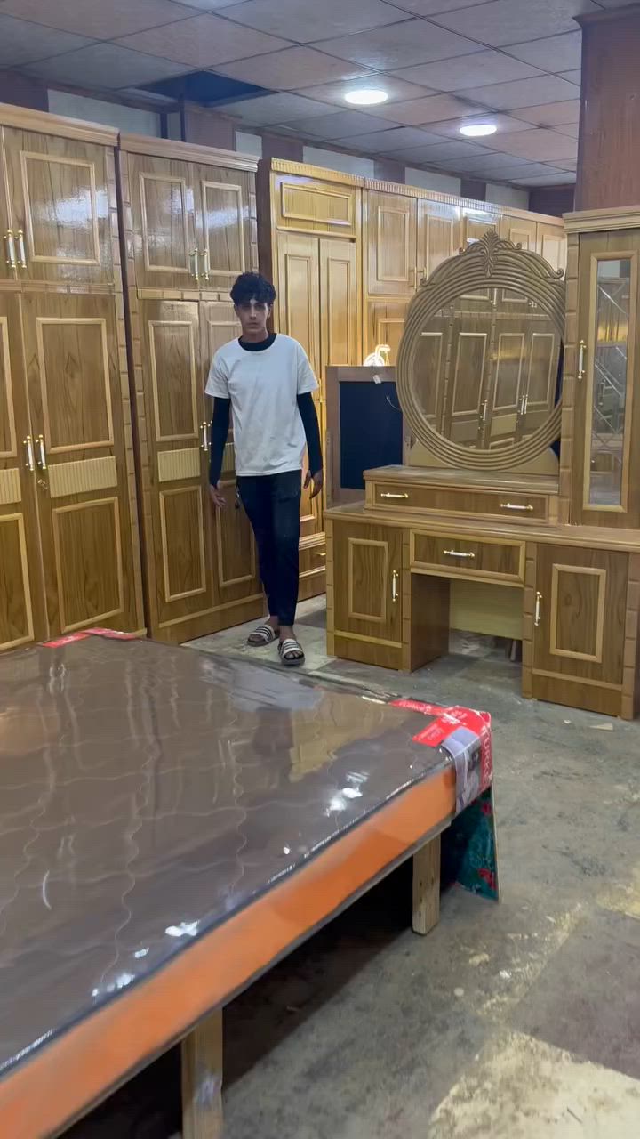 كل ما هو جديد وانسب السعار عند الفاروق اختار ولا تحتار الموصل باب الجديد ***********
