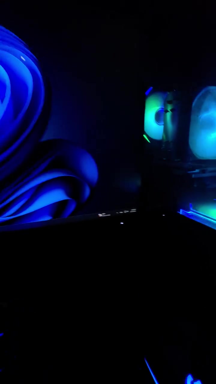 🔥 للبيع PC Gaming متكامل بحالة ممتازة 🔥
✅ المواصفات:

Intel Core i5-14400F (جيل 14)

Radeon Amd RX 550 4GB

RAM Delta 16GB 3600MHz DDR4 RGB

SSD NVMe LEXAR NM620 1TB

ASUS PRIME H610M-K D4 ARGB

Segotep 750W 80+ Gold

شاشة AOC 27" QHD 180Hz

كيس Xigmatek Alphard M أسود

Logitech G102 Gaming Mouse

Sades RGB Gaming Keyboard 

مايك اصلي 

🎮 يشغل GTA V، Valorant، CS2، FC 26، PUBG Lite، Fortnite وغيرها.

💰 السعر: مليون قفل  

***********
