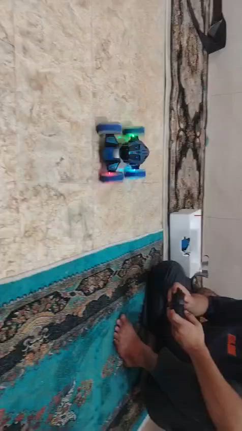 السلام عليكم متوفر
سياره شحن 
تلبس ساعه بكف اليد وتتحرك حسب اتجاه الساعه +يد تحكم+موسيقى+نشره وحركاته مثل ماموضح بالفيديو متوفر جمله مفرد 

المفرد ٢٥
وجمله ٢٢
للاستفسار واتساب او تصال/***********

