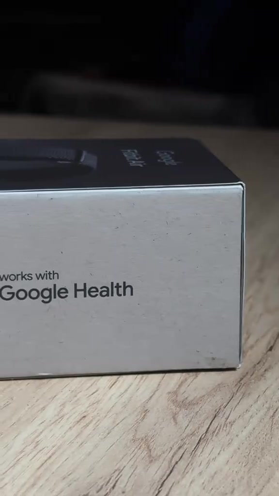 Google FitBit Air🔥 شكل عصري وبـ وزن خفيف جدًا على معصم اليد مما يجعله خيارًا مناسبًا لارتدائه عند النوم لمراقبة النوم✅ بطارية ممتازة تدوم لعدة أيام وبـ شحنة واحدة فقط🔋 مع ميزة شحن سريع⚡️ ومناسب لجميع الأنشطة الرياضية🤺 ومقاوم للماء حتى عمق 50 متر مما يجعله مثالياً للاستخدام عند السباحة أو الغوص💯 متوفر حالياً بلونين: باللون الأسود⚫️ بـ سعر 215,000 الف دينار  باللون الأزرق 🔵 بـ سعر 210,000 الاف دينار 📍عنواننا هو : البصرة - الجزائر - العباسية - مقابل شركة أسياسيل 
 
 مستعدون للاجابة على كل استفساراتكم وتلبية كافة احتياجاتكم من خلال الاتصال على الارقام التالية🙏🏻:
 ‏***********
 ***********
 *********** ‏ #العراق #اكسسوارات #سوار #google #ساعات 
