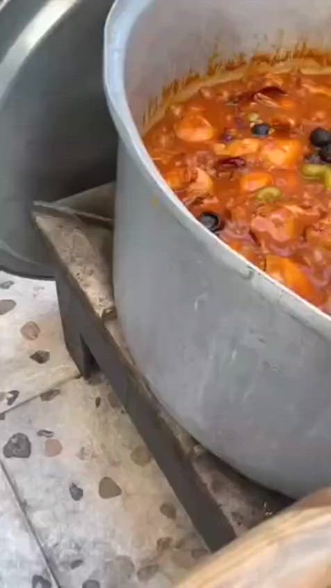 السلام عليكم
🔥 *الحجز مفتوح طيلة أيام شهر محرم وصفر* 🔥  
👨‍🍳 *طباخ نجفي درجة أولى - خبرة ومتخصص*  

✅ كادر طبخ نجفي محترف  
✅ متخصص في التمن والقيمة وجميع الأكلات الشعبية  
✅ نستقبل كافة الكميات الكبيرة والصغيرة  

🎁 *الطبخ مجاني فقط للكميات القليلة* بدون أجور  

📅 *للحجز*: قبل يومين أو 3 أيام من الموعد  
📱 *واتساب الطباخ*: ***********  

#طباخ_نجفي #طبخ_محرم #تمن_وقيمة #اكل_شعبي #محرم_1448 #صفر #خدمة_مجانية #النجف #مواكب

