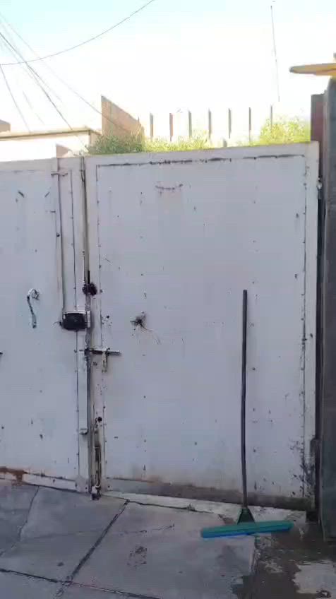 بيت  150متر طابو صرف يتكون من كراج وصحيات و استقبال ومطبخ وغرفه وصاله  وترك وطابق الفوق  يحتوي على غرفتين ومخزن حي النصر الاولى قرب الفرع الي يم حمزه ابو سيمك استفسار على هذا رقم ***********
