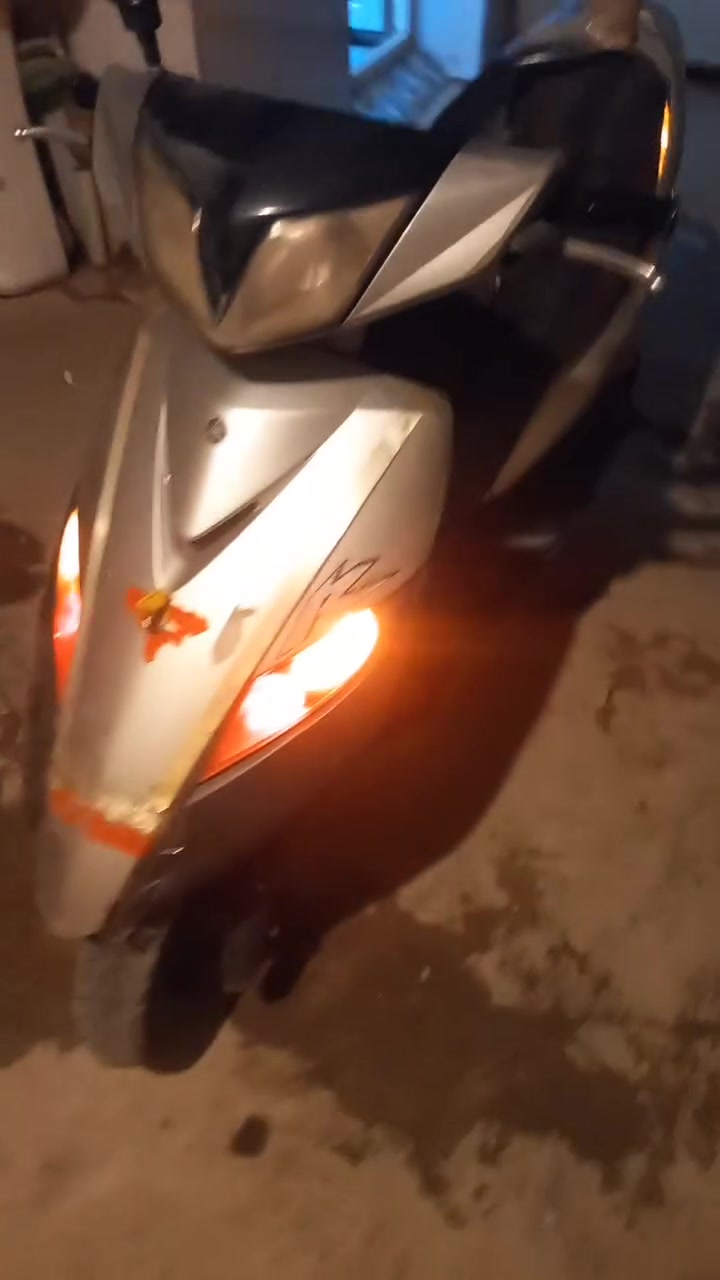 السلام عليكم دراجة ثعلب نظيفه اذا اكو مراوس با احدث وانطي فرق بغداد الشعب السعر ٤٥٠ الهاتف ***********
