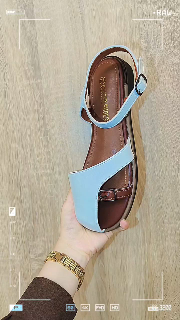 ⚜️الأناقة تبدأ من الخطوه الأولى ⚜️ اختاري الحذاء إلي يحكي ⚜️ذوقك الراقي 🤎  "CENTER SHOES
⚜️يوجد توصيل جميع محافظات العراق🤎🇮🇶🇮🇶
⚜️قياسات من 37-41


**إذا كنت صاحب هذا الإعلان وتريد حذفه لأي سبب، رجاءا أرسل رسالة إلى الدعم الفني**