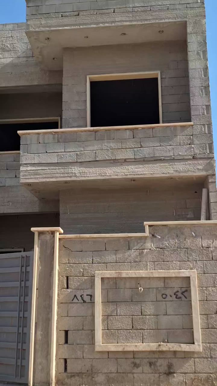 عرض جديد وحصري
هيكل للبيع المساحه ١٠٠ متر واجهه ٦ وربع 
جمعيه الحدباء كارت ومعامله تمليك كامله 
شرط التحويل بالبلديه 
السعر ١٠٣ وبي مجال بسيط 
للأستفسار ***********
