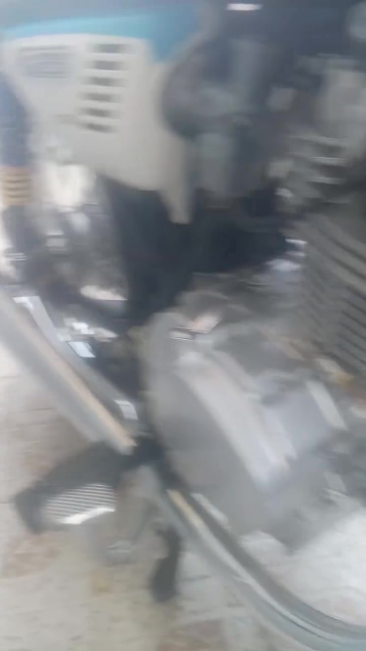 السلام عليكم مرخصت مدير الكروب هاي الدراجه للبيع محرك سونك موديل25 سبانه ما محطوطه عليه مكفوله ومن كلشي  وشاصي 25 مال سونك وكله اصلي مبدل بس تانكي والباقي كله بلاد شخط مابيهة دراجه خير من الله  ماميشه هواي من البيت للشغل جديده كلشي شغال السعر 625 المكان حله نادر2 الشراي بي خير ويدلل اوراق مال وكيل كاملات ***********
