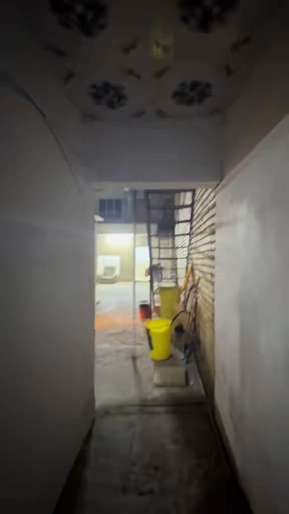 بيت لليجار الطلا ب الجامعات او عمال او عائلةيحتوي على هول + غرف نوم عدد ٣ + مطبخ + خدمات صحية مشترك + حوش مفتوح اي استفسار تلفون ***********وتساب ***********او مراجعة مكتب الخبير للعقار ومن للة التوفيق
